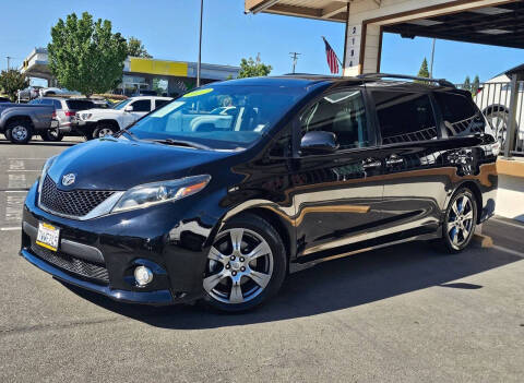 2017 Toyota Sienna SE Premium 8-Passenger