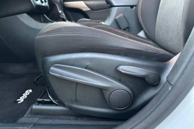 2017 Jeep Cherokee Sport Altitude