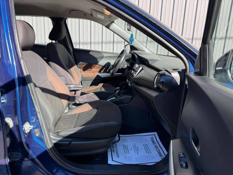 2020 Nissan Kicks SR