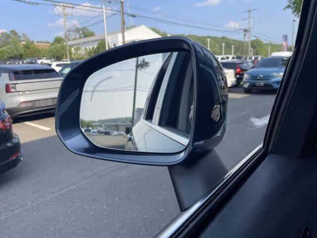 2022 Volvo XC90 T6 Momentum 6-Passenger