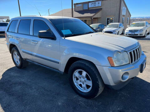 2007 Jeep Grand Cherokee for sale at BERKENKOTTER MOTORS in Brighton CO