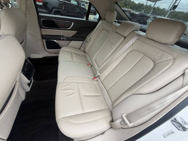 2017 Lincoln Continental Select