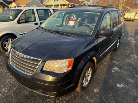 2009 Chrysler Town and Country for sale at Carz of Marshall LLC in Marshall MO