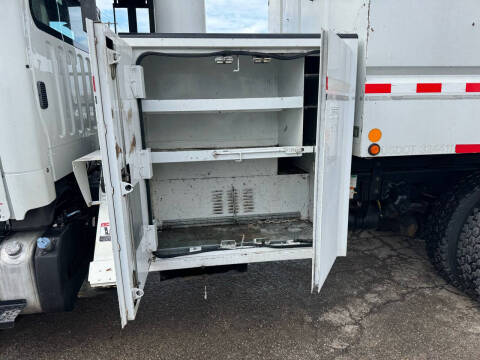 2012 Freightliner M2 106