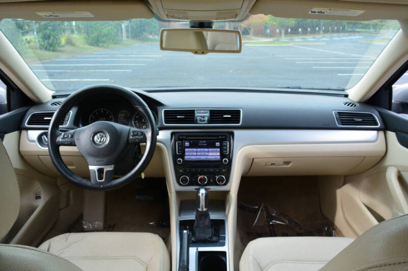 2012 Volkswagen Passat SE