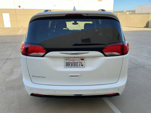 2019 Chrysler Pacifica Touring L