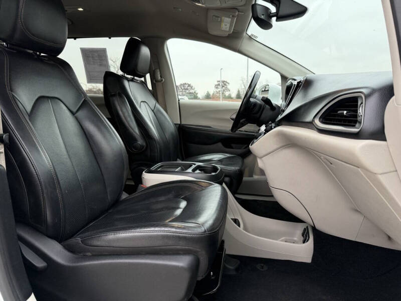 2020 Chrysler Pacifica Touring L