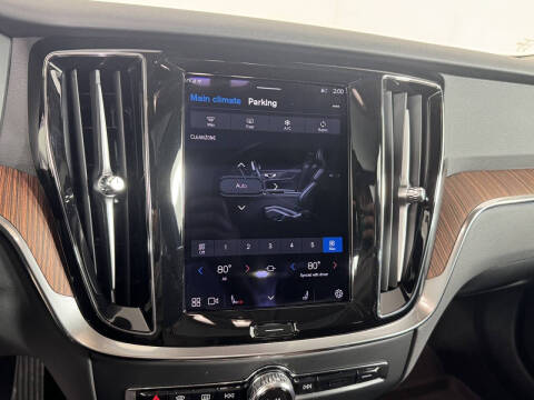 2024 Volvo S60 B5 Plus Dark Theme