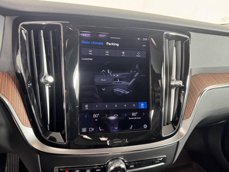 2024 Volvo S60 B5 Plus Dark Theme