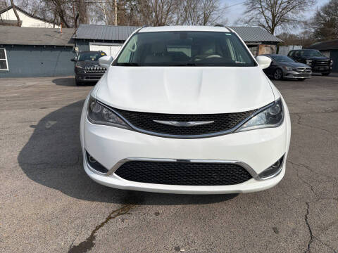 2017 Chrysler Pacifica Touring-L Plus