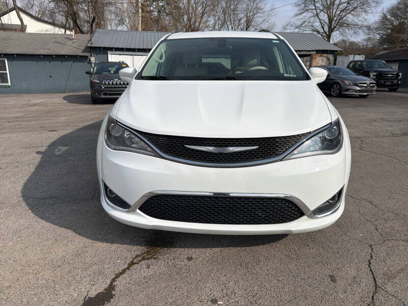 2017 Chrysler Pacifica Touring-L Plus
