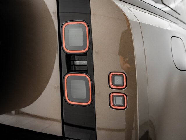 2026 Land Rover Defender 110 P300 S