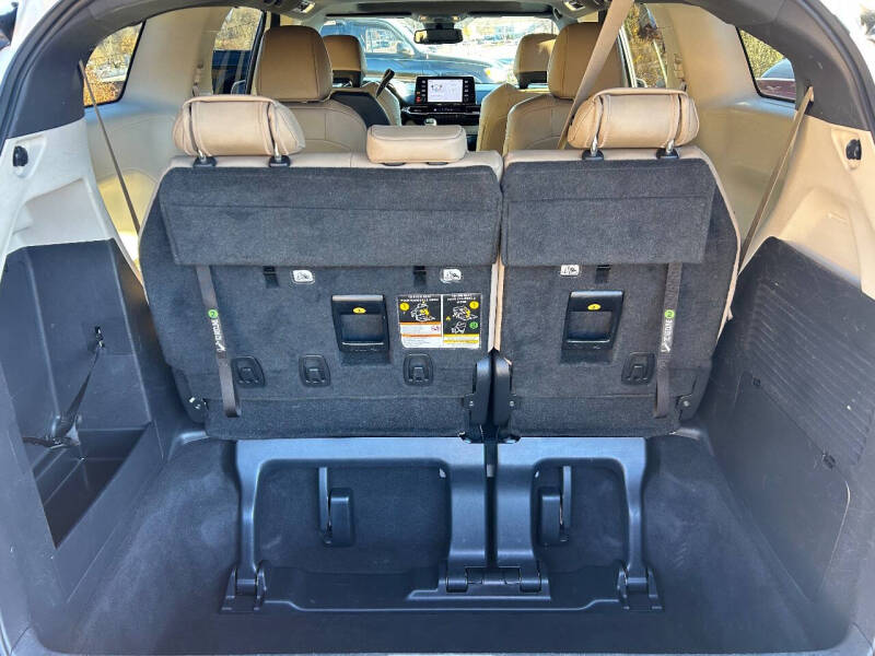 2022 Toyota Sienna XLE 8-Passenger