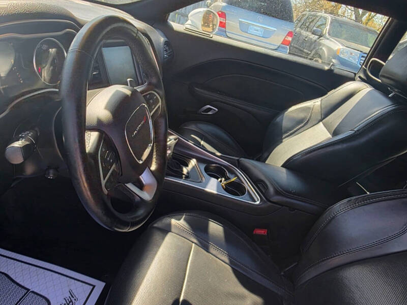 2016 Dodge Challenger SXT Plus