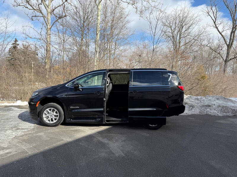 2024 Chrysler Pacifica Touring L