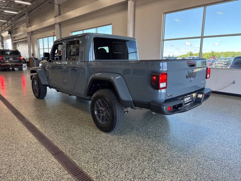 2025 Jeep Gladiator Sport