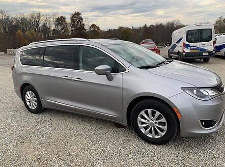 2018 Chrysler Pacifica for sale at Phil Giannetti Motors in Brownsville PA