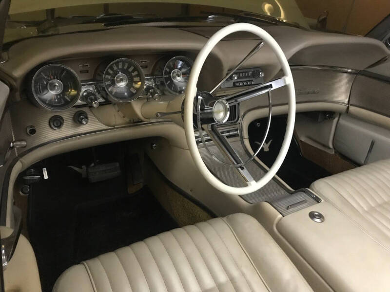 1962 Ford Thunderbird