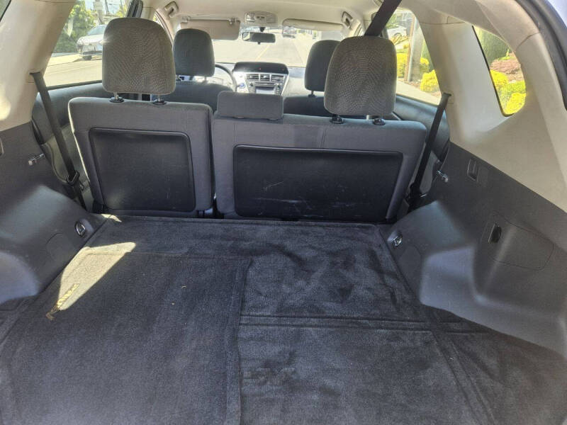 Image 10 of 2014 Toyota Prius v Two
