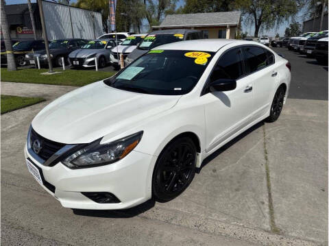 2017 Nissan Altima for sale at Dealers Choice Inc in Farmersville CA