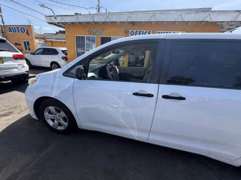 2013 Toyota Sienna L 7-Passenger