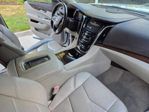 2017 Cadillac Escalade Luxury