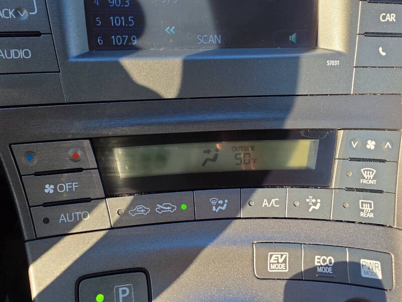 2012 Toyota Prius Two