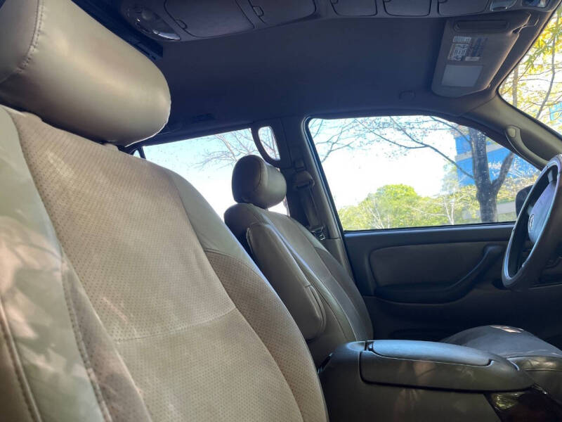 2003 Toyota Sequoia SR5