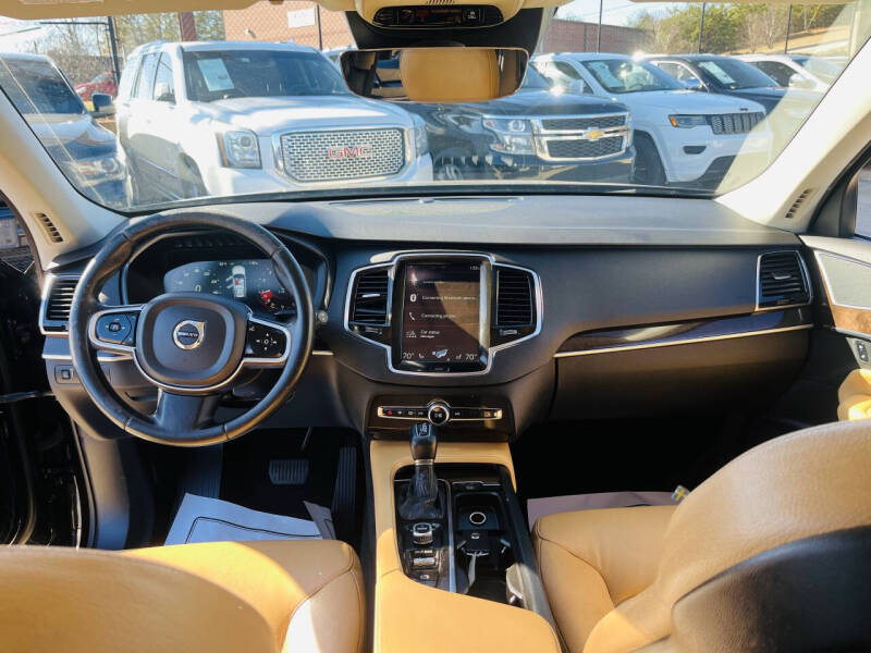 2016 Volvo XC90 T6 Momentum