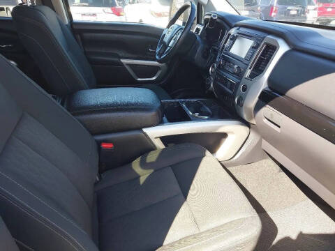 2017 Nissan Titan SV