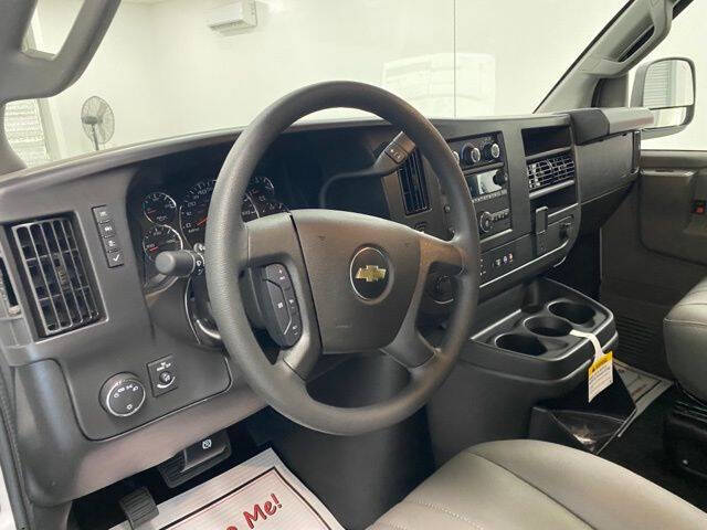 2025 Chevrolet Express 2500