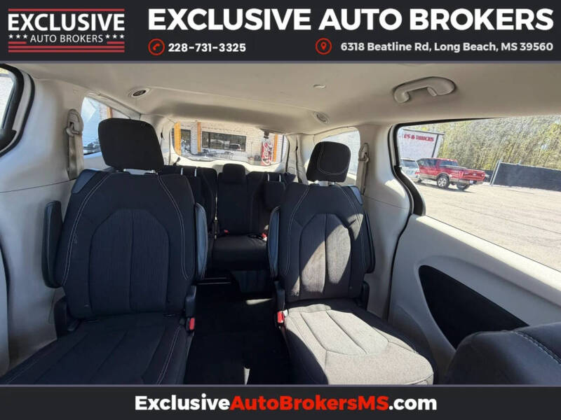 2023 Chrysler Voyager LX