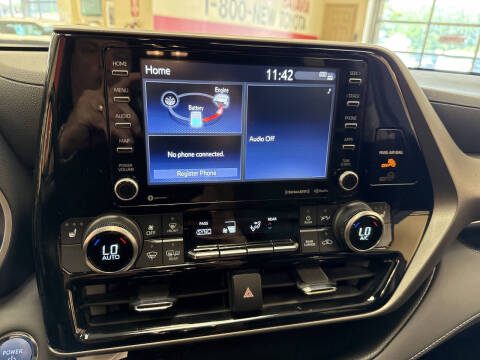 2022 Toyota Highlander Hybrid XLE