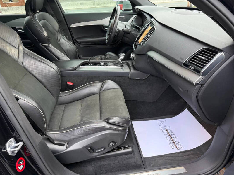 2017 Volvo XC90 T6 R-Design