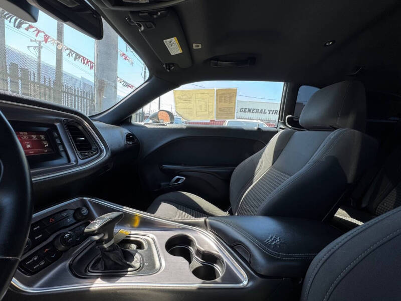 2017 Dodge Challenger SXT
