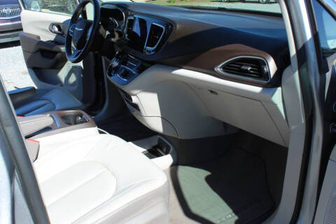 2017 Chrysler Pacifica Touring-L Plus