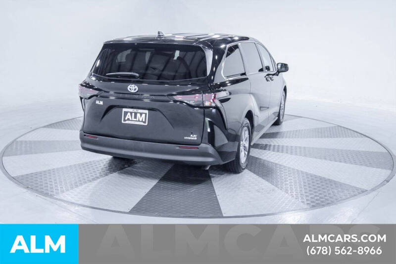 2023 Toyota Sienna LE 8-Passenger