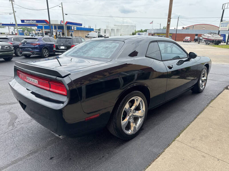 2014 Dodge Challenger SXT Plus