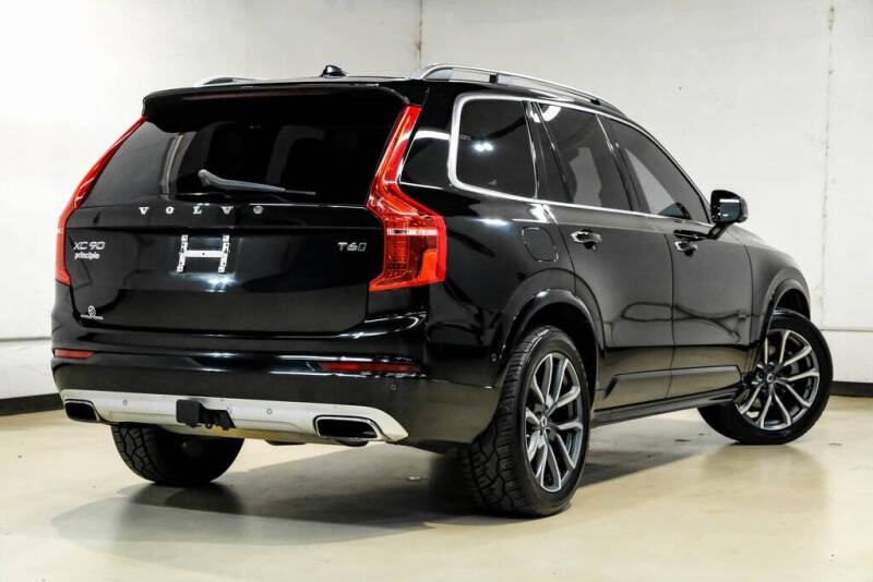 2017 Volvo XC90 T6 Momentum