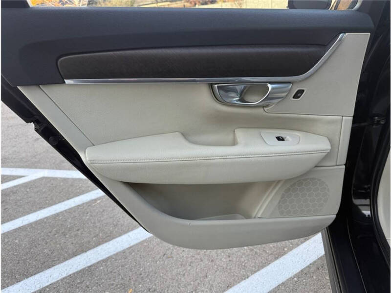 2020 Volvo V90 Cross Country T6