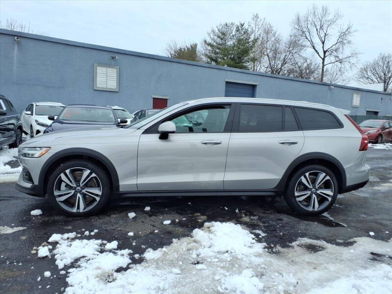 2025 Volvo V60 Cross Country B5 Plus