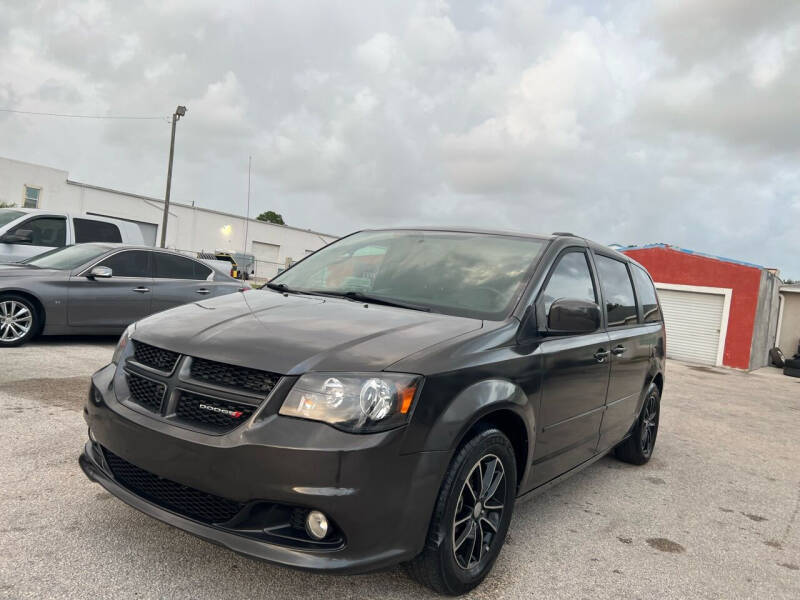 2017 Dodge Grand Caravan for sale at ONYX AUTOMOTIVE, LLC in Largo FL