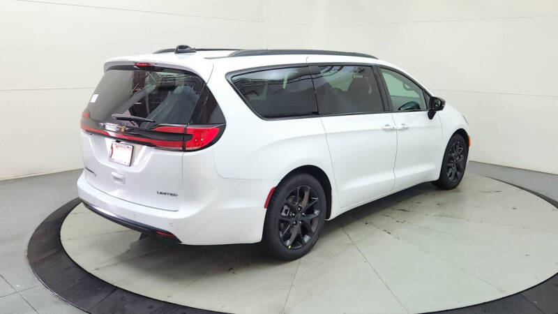 2027 Chrysler Pacifica Limited