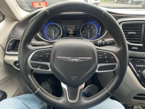 2017 Chrysler Pacifica Touring-L