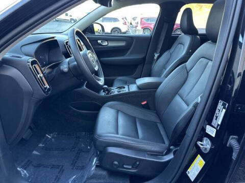 2025 Volvo XC40 B5 Core Bright Theme