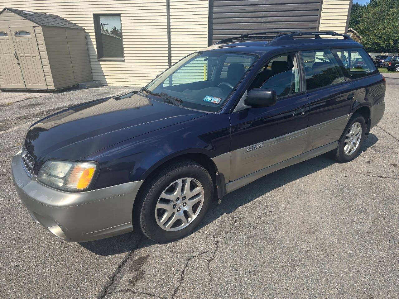 2004 Subaru Outback for sale at QUEENSGATE AUTO SALES in York, PA