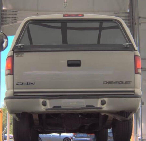 2000 Chevrolet S-10 LS