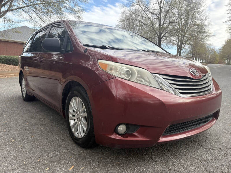 2014 Toyota Sienna XLE 7-Passenger Auto Access Seat