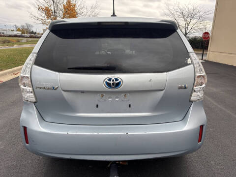 2014 Toyota Prius v Two