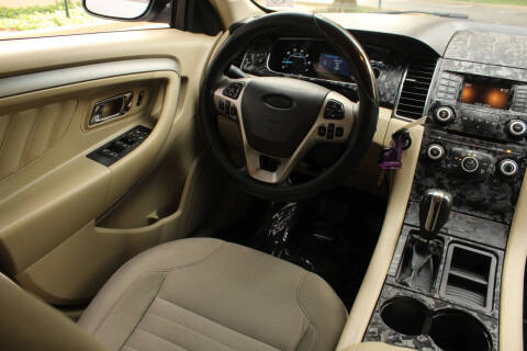 2016 Ford Taurus SE